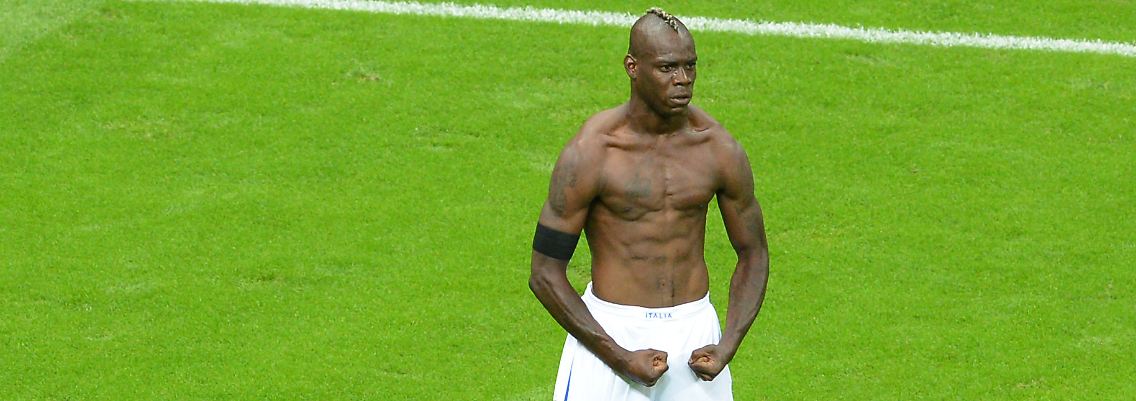 Fast im Alleingang schoss Italiens Mario Balotelli Italien ins Finale.