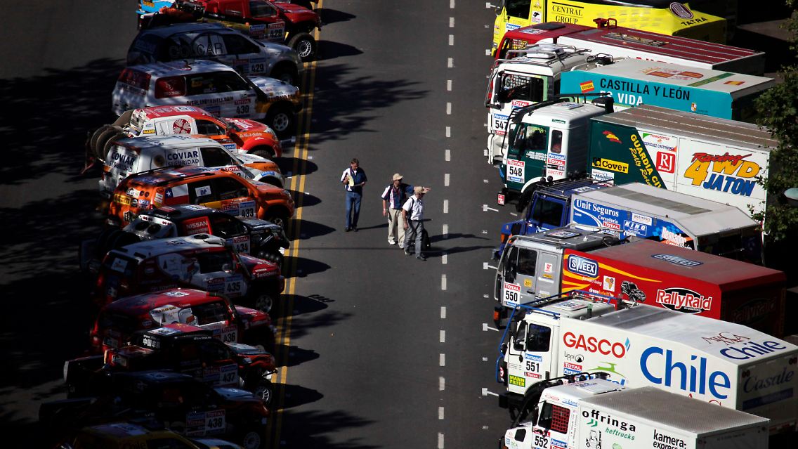 Am Start sind 151 Motorräder, 25 Quads, 52 Lastwagen und 134 Autos.