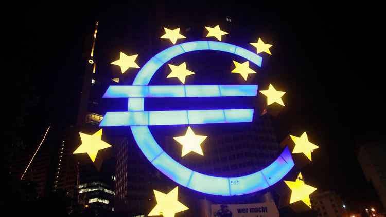 Verhandlungen bis fünf Uhr morgens: "Wir bekräftigen, dass es von ausschlaggebender Bedeutung ist, den Teufelskreis zwischen Banken und Staatsanleihen zu durchbrechen."