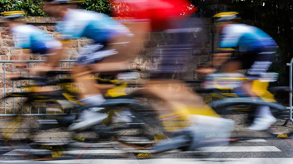 Nicht-nur-die-Profis-der-Deutschland-Tour-sind-am-Sonntag-mit-dem-Rennrad-unterwegs-sondern-auch-mehr-als-3-000-Freizeitsportler