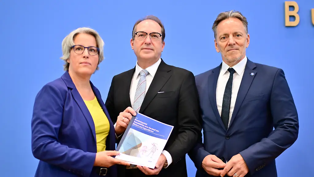Kerstin-Claus-unabhaengige-Bundesbeauftragte-gegen-sexuellen-Missbrauch-von-Kindern-und-Jugendlichen-Bundesinnenminister-Alexander-Dobrindt-und-BKA-Praesident-Holger-Muench-stellen-Bundeslagebild-ueber-sexuellen-Missbrauch-von-Kindern-und-Jugendlichen-im-Jahr-2024-vor