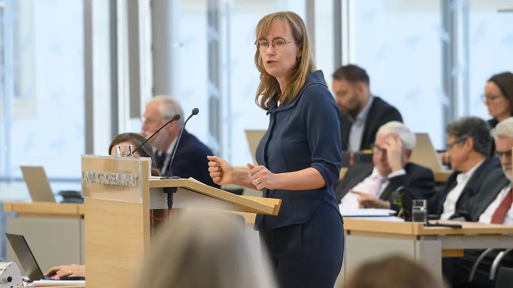 Linken-Fraktionsvorsitzende-Eva-von-Angern-warnt-vor-der-Abwanderung-von-Erziehern-in-andere-Bundeslaender