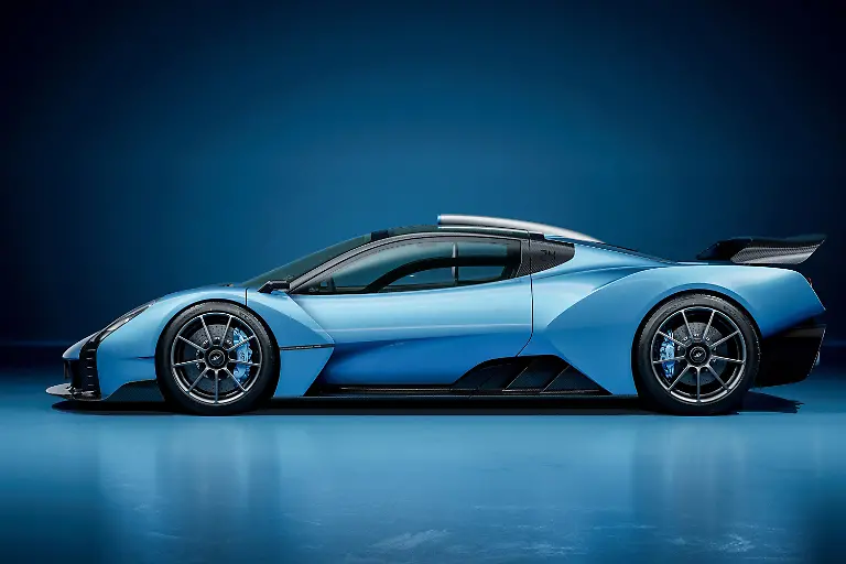 3-GMSV-LeMansGTR-Side-1