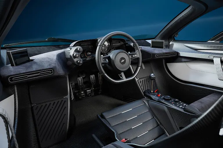 7-GMSV-LeMansGTR-Interior-1