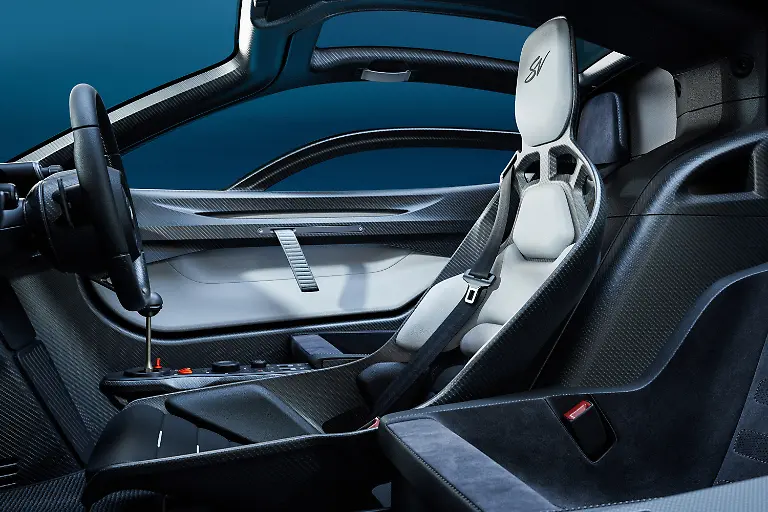 8-GMSV-LeMansGTR-Interior-2