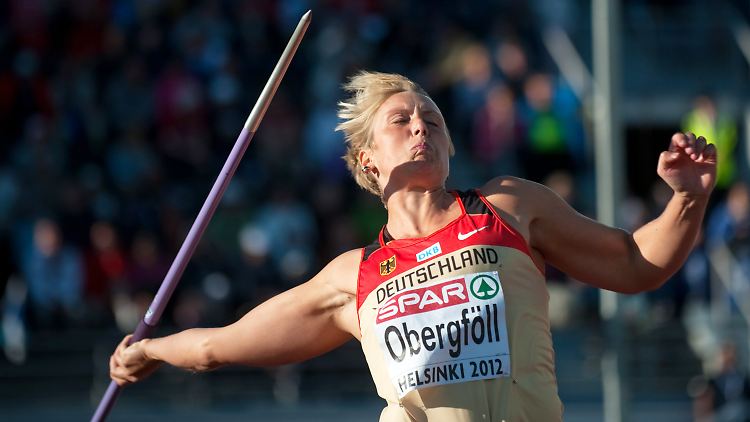 Christina Obergföll erwirft sich die Silbermedaille.