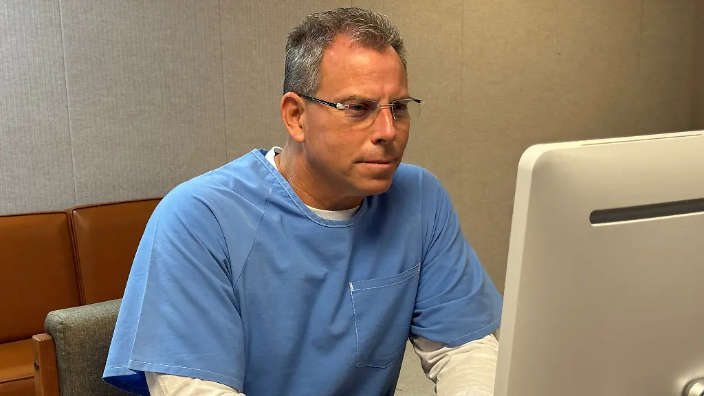 2025-08-22T020318Z-821931160-RC2UBGA82ABN-RTRMADP-3-USA-CRIME-MENENDEZ-BROTHERS-CLEMENCY