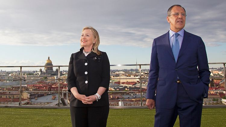 Zwischen sie passt in der Syrien-Frage sicher mehr als nur ein Blatt: Hillary Clinton und Sergej Lawrow.