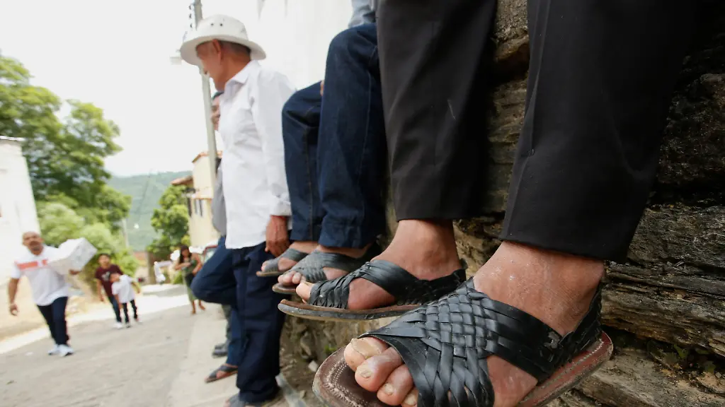 Der-umstrittene-Adidas-Schuh-erinnert-an-traditionellen-indigenen-Sandalen
