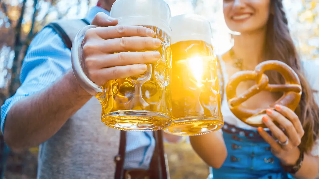 Wer-nach-guenstiger-Trachtenmode-fuer-Maenner-sucht-wird-bei-hier-fuendig