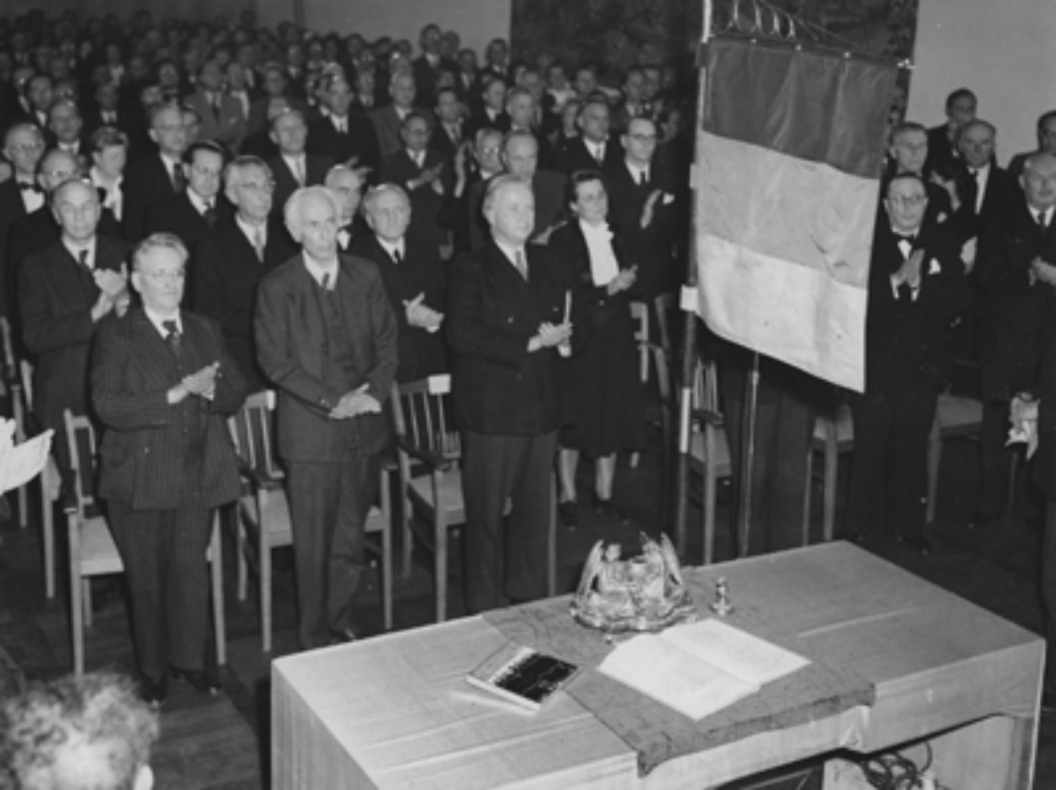Das Provisorium hält bis heute. Gegründet wurde die Bundesrepublik Deutschland nur für den Übergang. Deutlich wurde dies bereits in ihrem Gründungsdokument:
