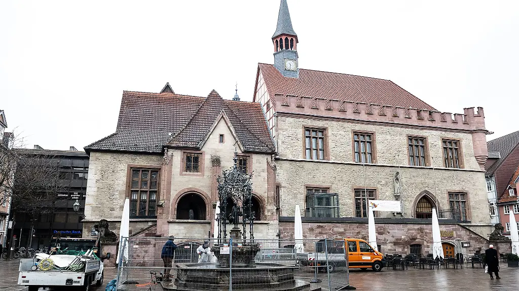 Das-Alte-Rathaus-in-Goettingen-ist-vom-Holzwurm-befallen-und-muss-fuer-etwa-vier-Wochen-schliessen-damit-der-Schaedling-bekaempft-werden-kann