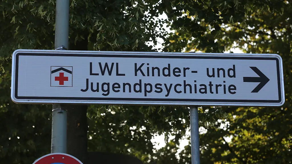 In-dieser-Klinik-soll-eine-13-jaehrige-Patientin-eine-Betreuerin-mit-einem-spitzen-Gegenstand-angegriffen-haben