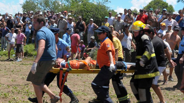 Unglücksfall bei der Dakar: Eine Frau wurde getötet, vier weitere Zuschauer zum Teil erheblich verletzt.