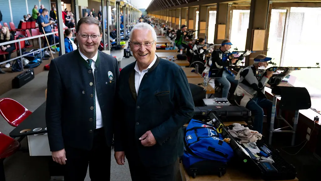 Bayerns-Innenminister-Joachim-Herrmann-CSU-hat-den-Nahchaltigkeitsgedanken-einer-Muenchner-Olympia-Bewerbung-hervorgehoben