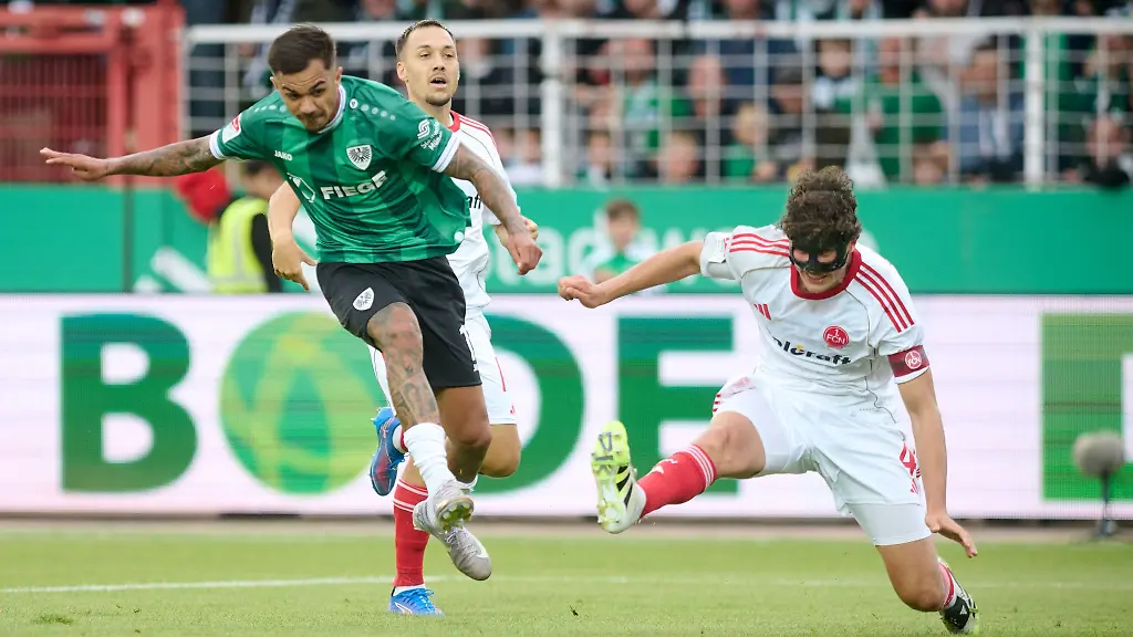 Oliver-Batista-Meier-erzielt-Muensters-1-0-Nuernbergs-Kapitaen-und-Abwehrchef-Fabio-Gruber-ist-machtlos