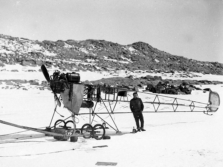 Ein Flugzeug der Vickers-Werke, aufgenommen 1912.