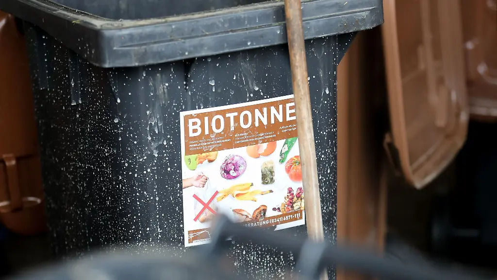 Tausende-falsch-befuellte-Biotonnen-bleiben-jedes-Jahr-in-Sachsen-stehen