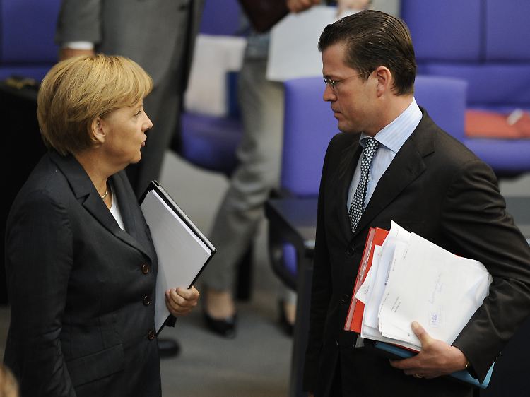 Einige CSU-Politiker würden gerne Guttenberg als Vize-Kanzler an Merkels Seite sehen.