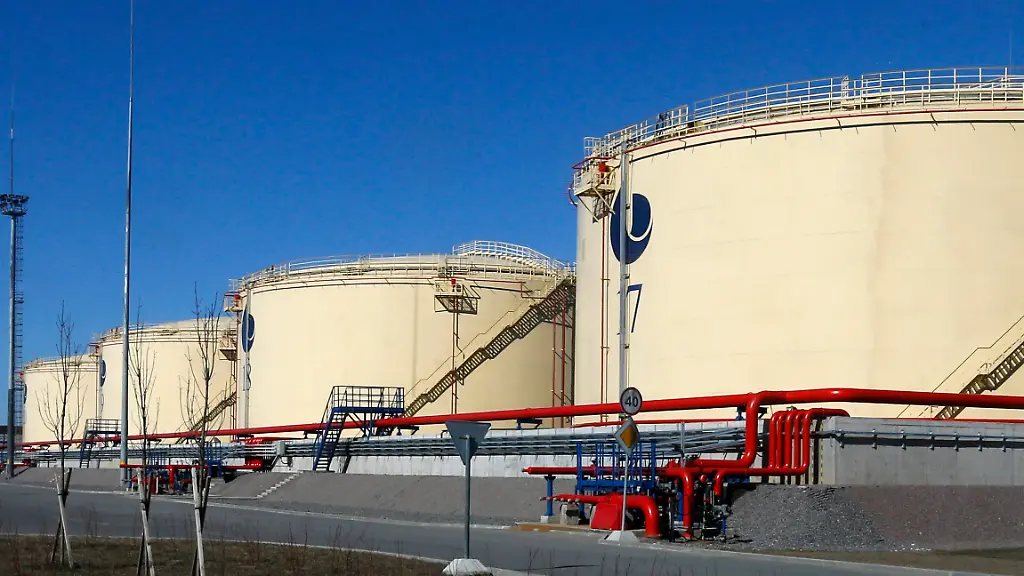 2014-04-09T120000Z-249127942-GM1EA491R4F01-RTRMADP-3-RUSSIA