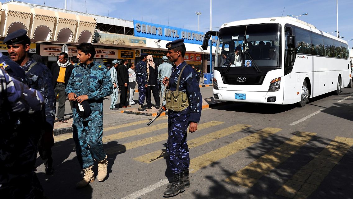 In Sanaa werden die Wachen vor Regierungsgebäuden verstärkt.