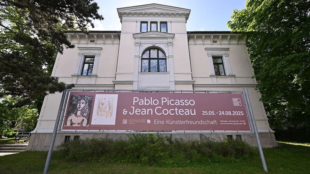 Gut-9-000-Gaeste-haben-die-Ausstellung-ueber-die-Kuenstlerfreundschaft-zwischen-Pablo-Picasso-und-Jean-Cocteau-im-Kunsthaus-Apolda-besucht