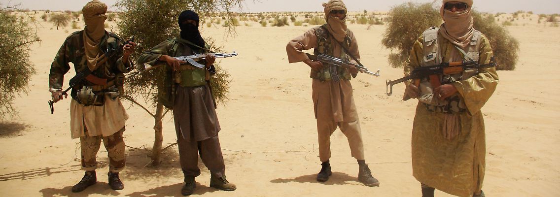 Islamisten der Gruppe Ansar Dine posieren für einen Fotografen.