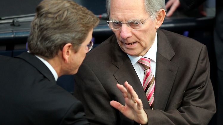 Westerwelle und Schäuible (r.) im Bundestag.