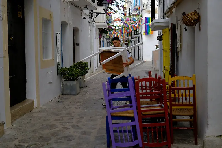 2025-08-18T082845Z-173911157-RC2S1FAIORK9-RTRMADP-3-SPAIN-HOUSING-IBIZA-TOURISM