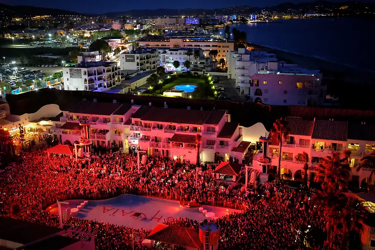 2025-08-18T082853Z-227639836-RC2JYFAUDDYP-RTRMADP-3-SPAIN-HOUSING-IBIZA-TOURISM