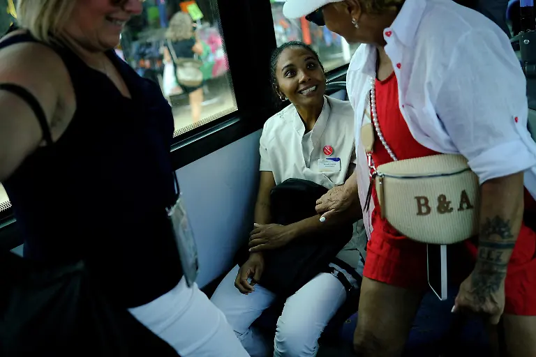 2025-08-18T082908Z-1247871331-RC20XFA0CVQT-RTRMADP-3-SPAIN-HOUSING-IBIZA-TOURISM