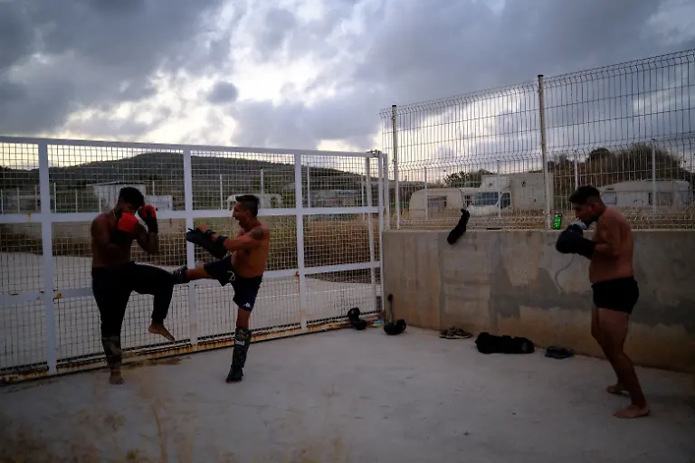 2025-08-18T082909Z-123980072-RC2VVFASB3TZ-RTRMADP-3-SPAIN-HOUSING-IBIZA-TOURISM