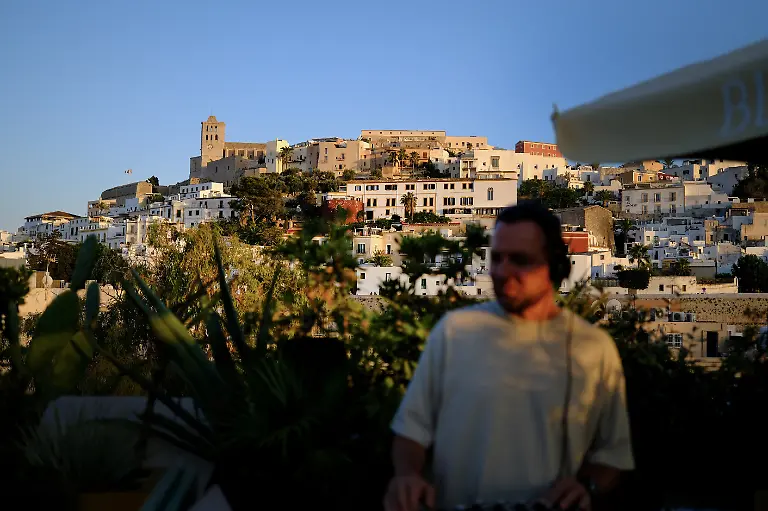 2025-08-18T082913Z-1341255460-RC2IWFAH1FDN-RTRMADP-3-SPAIN-HOUSING-IBIZA-TOURISM