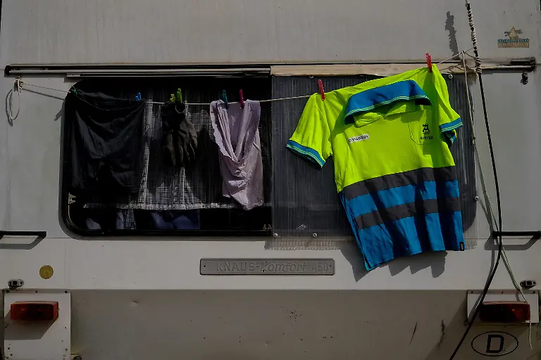 2025-08-18T101859Z-1968791619-RC2R1FAQ4I9M-RTRMADP-3-SPAIN-HOUSING-IBIZA-TOURISM