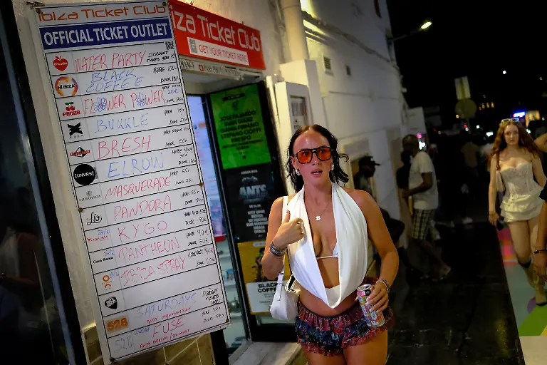 2025-08-18T082915Z-126662792-RC2LUFACELZ6-RTRMADP-3-SPAIN-HOUSING-IBIZA-TOURISM