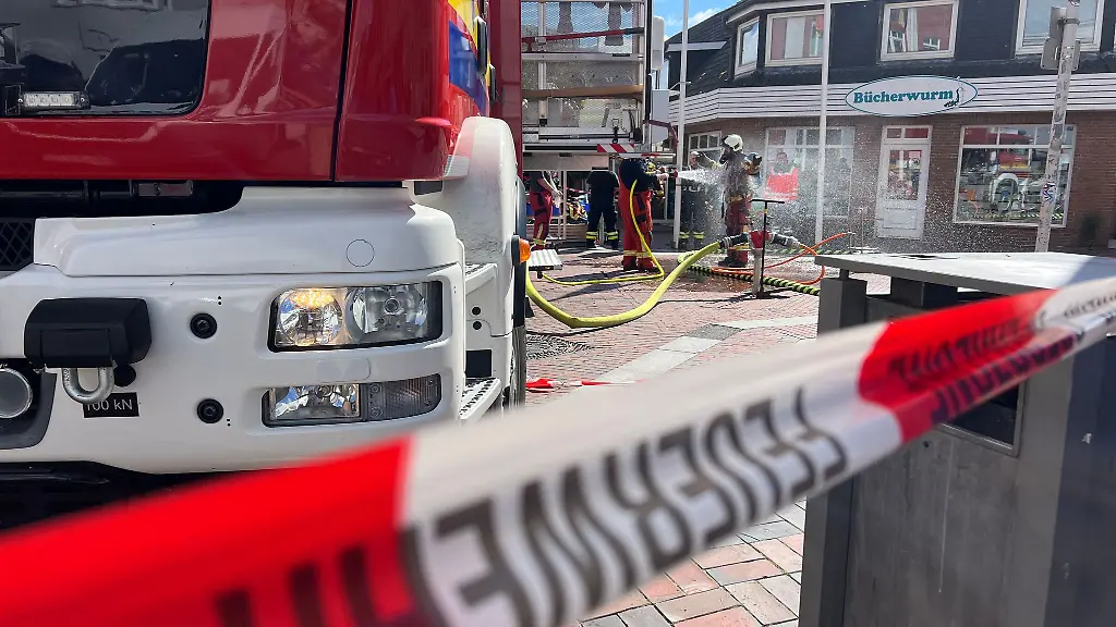 Zahlreiche-Strassen-in-Westerland-sind-von-der-Polizei-abgeriegelt-worden