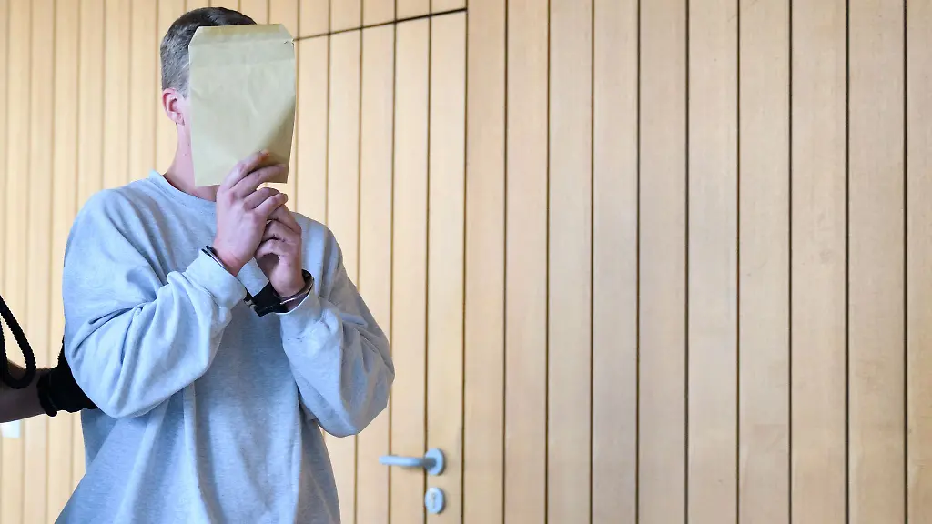 Ein-40-Jaehriger-soll-seine-Ex-Partnerin-brutal-getoetet-haben-zum-Prozessauftakt-weist-er-alle-Vorwuerfe-zurueck