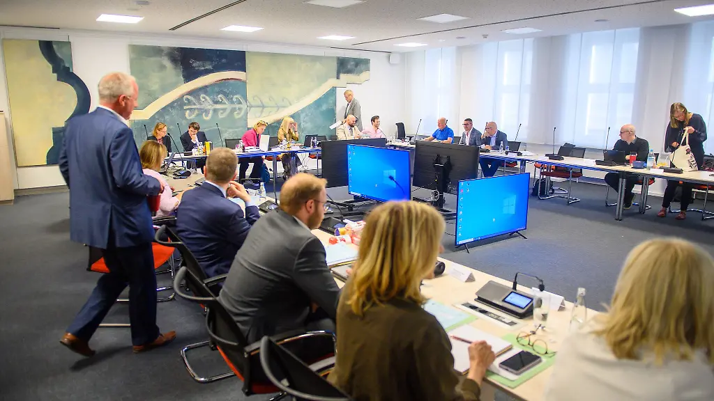 Der-Untersuchungsausschuss-hat-Vertreterinnen-und-Vertreter-der-Aerztekammer-Mecklenburg-Vorpommern-befragt