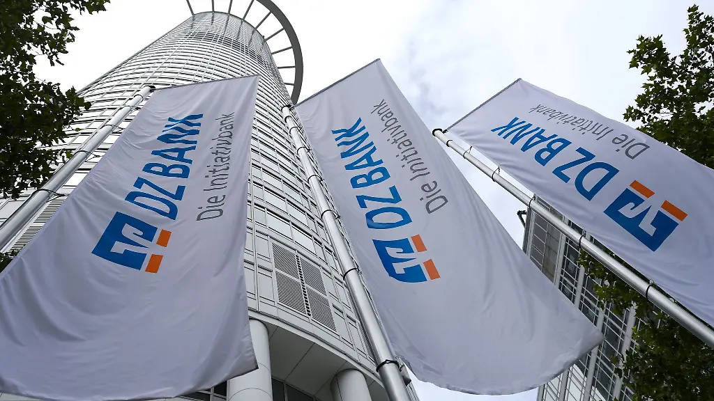 Rueckenwind-durch-das-erste-Halbjahr-DZ-Bank-erhoeht-Gewinnerwartungen-fuer-2025-Archivbild