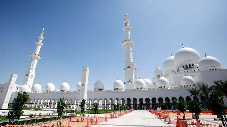 Sheikh Zayed Mosque.jpg