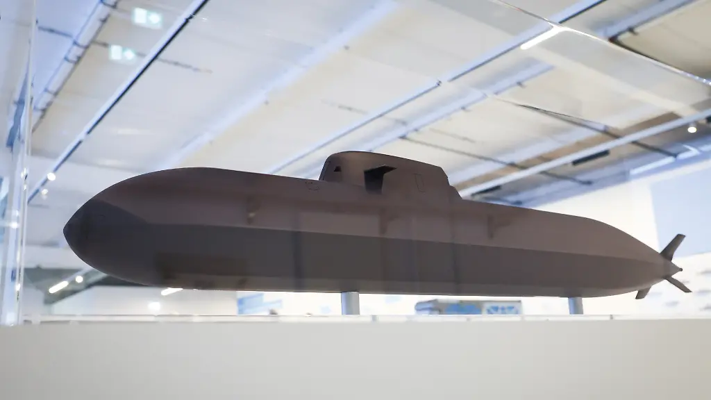 Ein-U-Boot-Modell-der-212CD-Baureihe-ist-im-Besucherzentrum-auf-dem-Werftgelaende-von-Thyssenkrupp-Marine-Systems-in-Kiel-zu-sehen