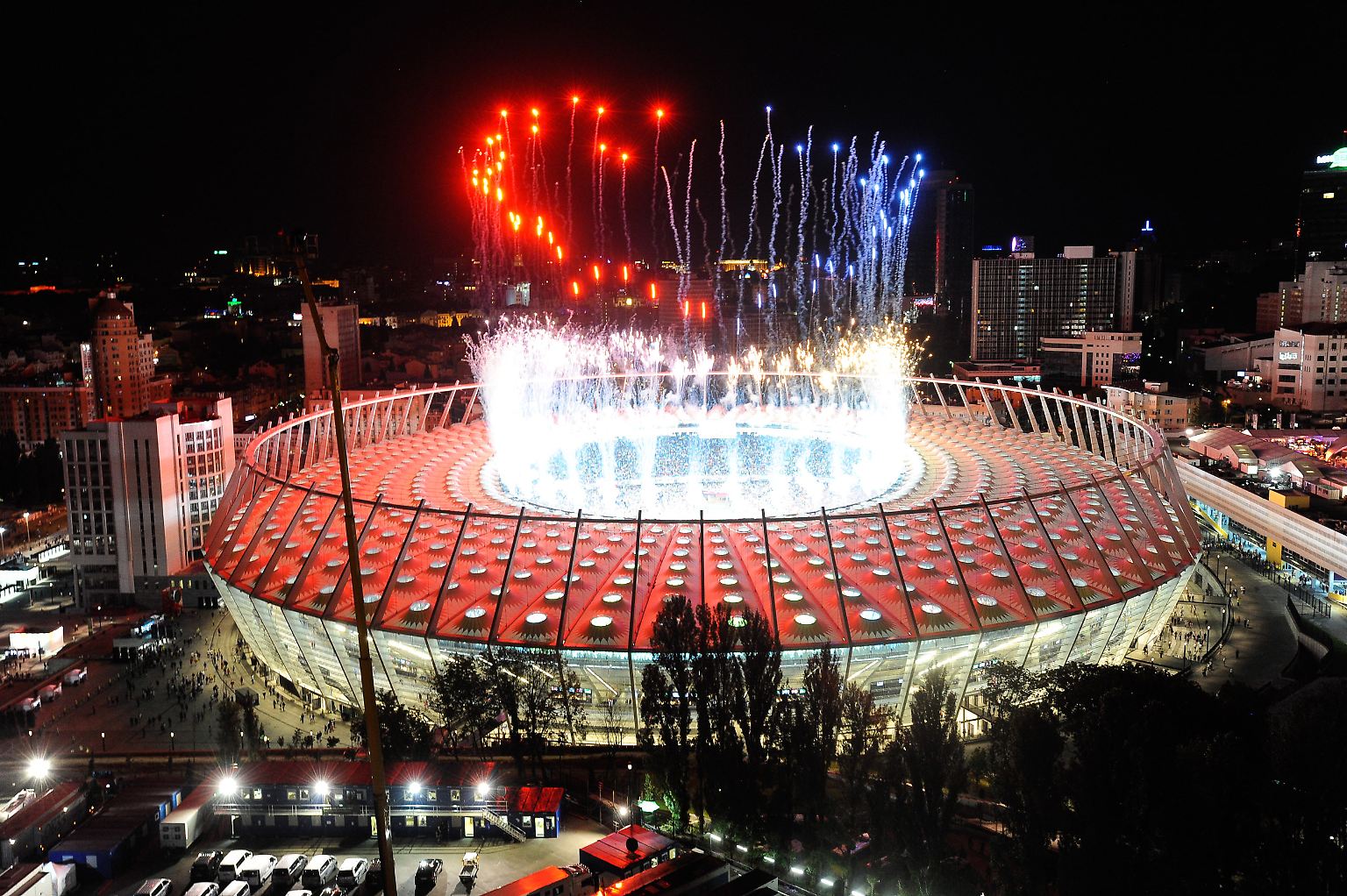 Als die Fußball-EM 2012 in Polen und der Ukraine vorbei war, gab es über dem Stadion in Kiew ein Feuerwerk.