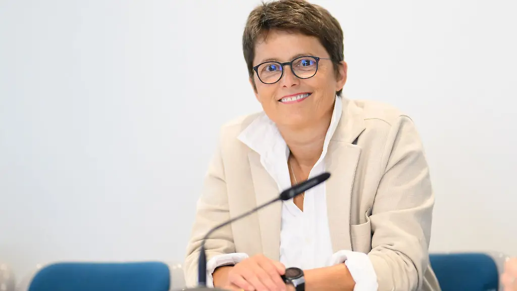 Poerksen-uebernimmt-als-Sonderstaatssekretaerin-die-Verantwortung-fuer-den-Bereich-Digitalisierung-IT-Steuerung-Sicherheit-und-Infrastruktur