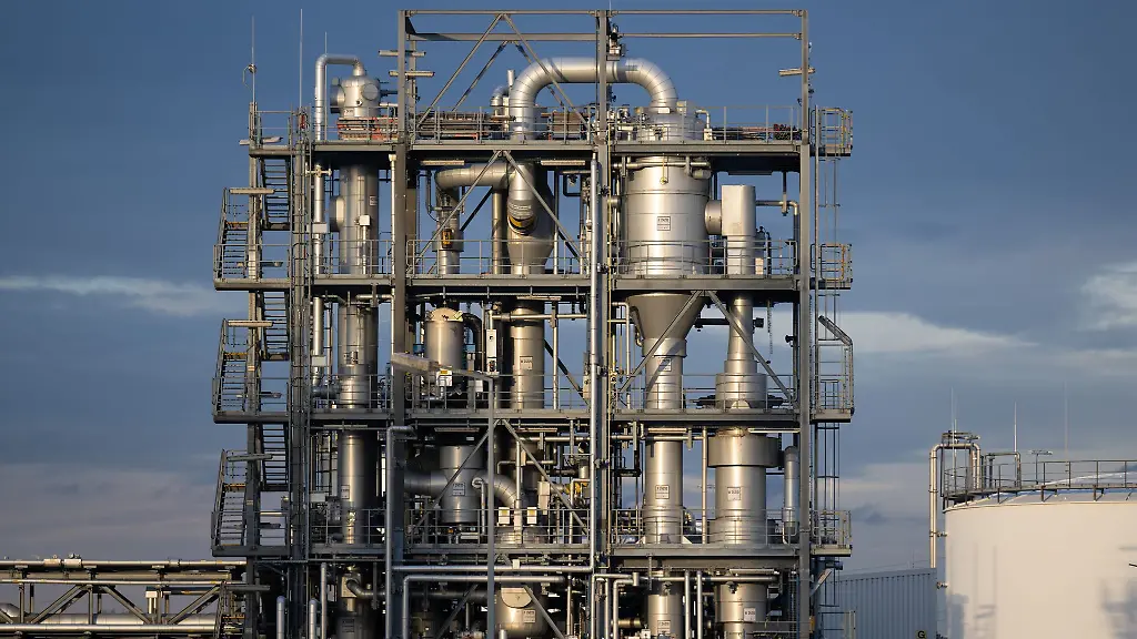 In-Schwarzheide-stellt-BASF-diverse-chemische-Produkte-her