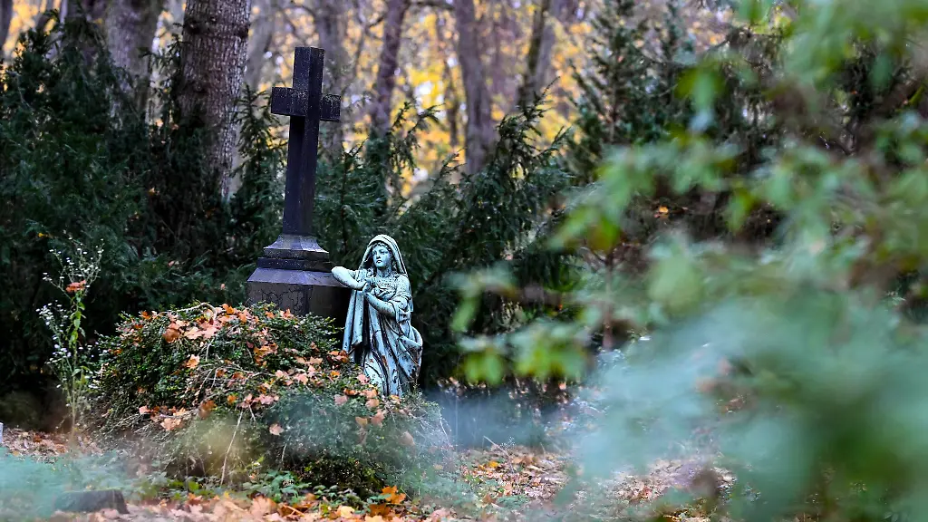 Vorsorge-fuer-die-eigene-Bestattung-Wer-zum-Beispiel-eine-Versicherung-dafuer-abschliesst-kann-die-Kosten-nicht-steuerlich-geltend-machen