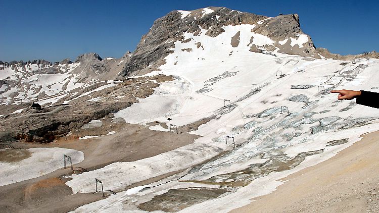 Diese Aufnahme zeigt den Schneeferner-Gletscher im Juli 2007.