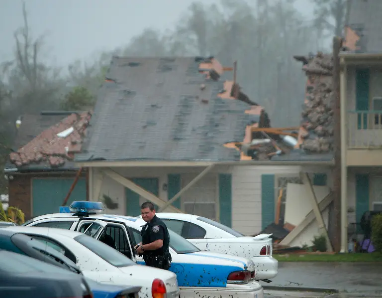 2005-08-29T000000Z-711007394-RP6DRMZXFMAA-RTRMADP-3-WEATHER-KATRINA