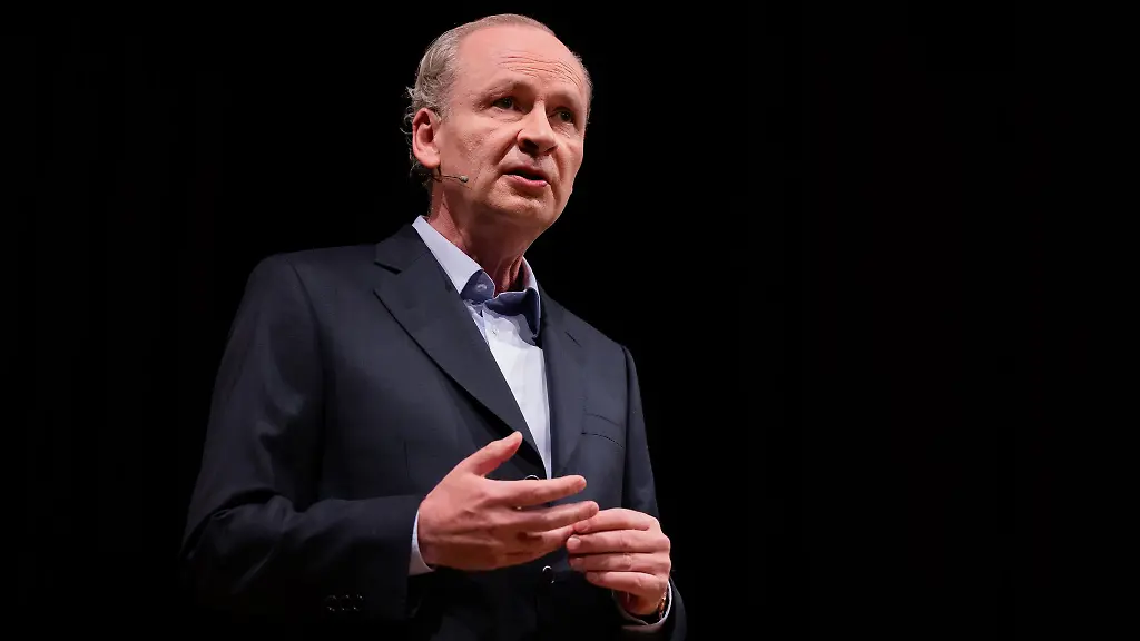 Der-Bestsellerautor-Ferdinand-von-Schirach-erklaert-wie-er-zur-Frage-nach-dem-Sinn-des-Lebens-steht