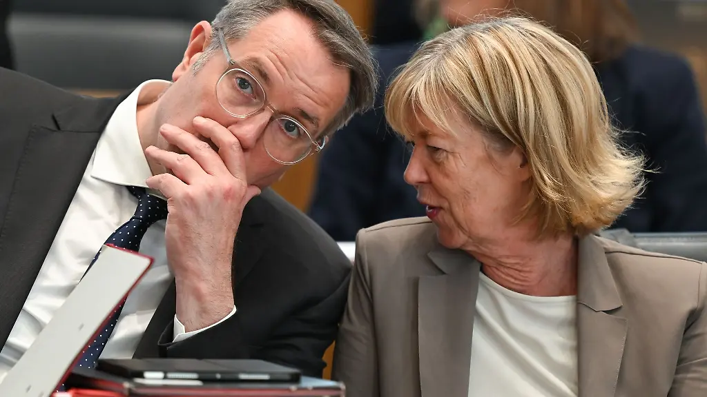 Es-wird-einen-Nachtragshaushalt-fuer-die-Jahre-2025-und-2026-geben