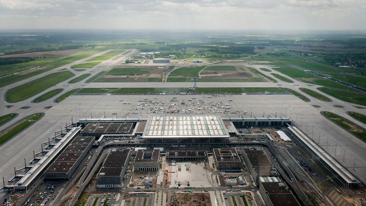 Der Hauptstadflughafen ist nicht fertig.